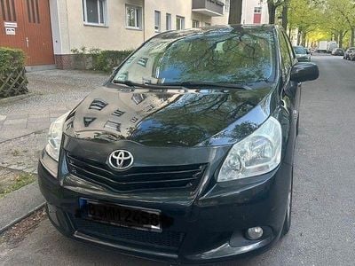 Second-hand Toyota Verso 150 CP (110 kW) 2011 Negru Monovolum