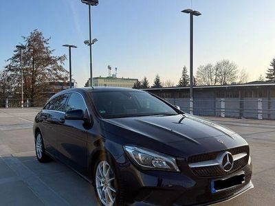 Gebraucht Mercedes CLA200 Shooting Brake 136 PS (100 kW) 2019 Blau Kombi