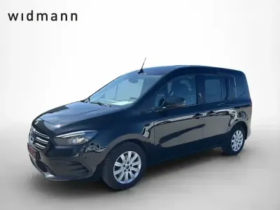 Gebraucht Mercedes T180 Progressive 116 PS (85 kW) 2023 Loparitschwarz metallic Van / Kleinbus