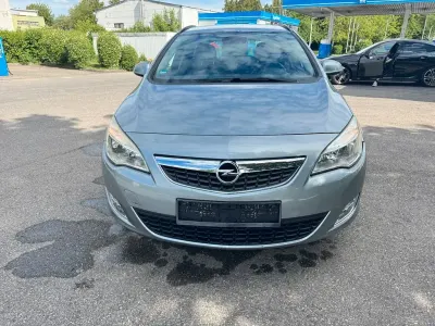 Gebraucht Opel Astra Design Edition 140 PS (102 kW) 2011 Silber Kombi