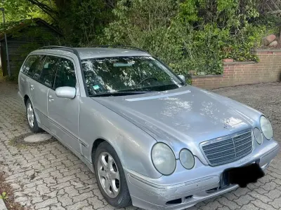 Gebraucht Mercedes E220 Elegance 143 PS (105 kW) 2002 Silber Kombi