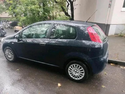 Gebraucht Fiat Grande Punto 65 PS (47 kW) 2009 Blau Kleinwagen