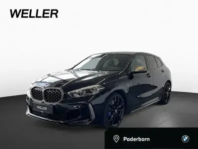 Gebraucht BMW M135 Comfort Edition 306 PS (225 kW) 2022 Black sapphire (schwarz) Kleinwagen