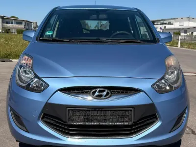 Gebraucht Hyundai ix20 85 PS (62 kW) 2012 Blau Kleinwagen