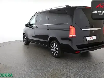 Gebraucht Mercedes V250 Avantgarde 190 PS (139 kW) 2023 Obsidianschwarz Van / Kleinbus