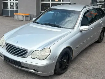 Gebraucht Mercedes C220 Avantgarde 143 PS (105 kW) 2001 Silber Limousine