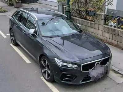 Second-hand Volvo V90 R-Design 235 CP (172 kW) 2017 Albastru Break