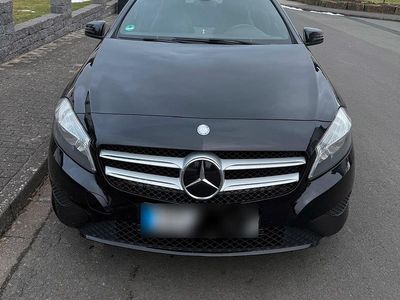 Gebraucht Mercedes A180 Urban 122 PS (89 kW) 2013 Schwarz Limousine