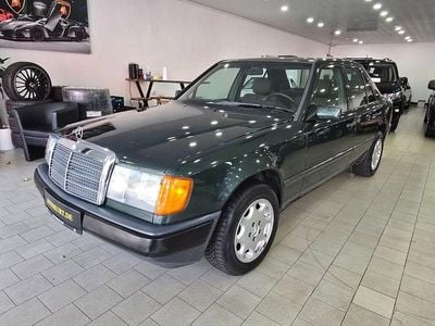 Gebraucht Mercedes E230 136 PS (100 kW) 1986 Grün Limousine