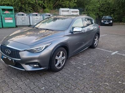 Infiniti Q30
