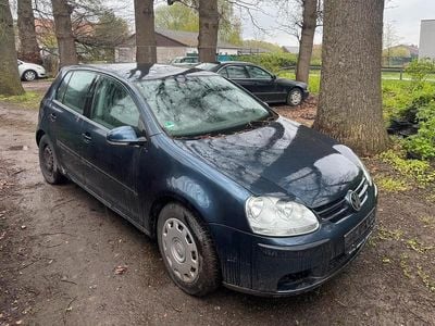 Usata VW Golf IV 102 CV (75 kW) 2004 Blu Berlina