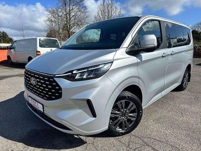 Gebraucht Ford Tourneo Titanium 136 PS (100 kW) 2025 Polarsilber metallic Van / Kleinbus