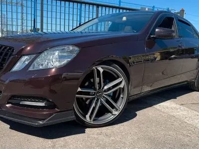 Gebraucht Mercedes E220 Avantgarde 170 PS (125 kW) 2012 Limousine