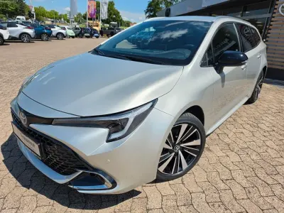 Neu Toyota Corolla 196 PS (144 kW) 2026 Silber Limousine