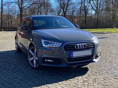 Gebraucht Audi A1 95 PS (69 kW) 2016 Grau Kleinwagen