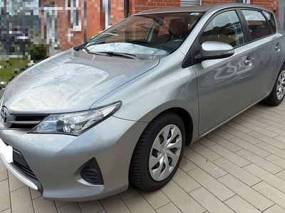 Gebraucht Toyota Auris Cool 99 PS (72 kW) 2014 Grau Limousine