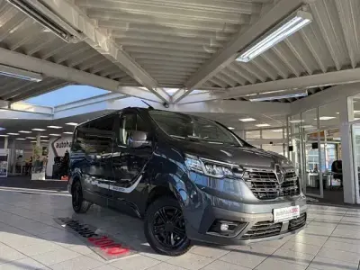 Second-hand Renault Trafic Life 150 CP (110 kW) 2024 Negru Monovolum
