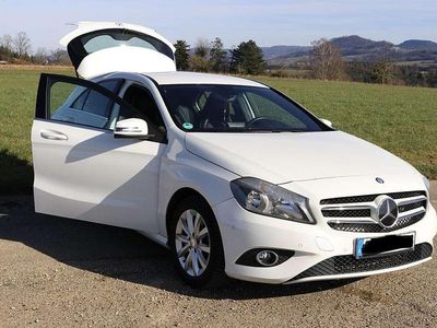Gebraucht Mercedes A180 Style 122 PS (89 kW) 2013 Weiß Limousine