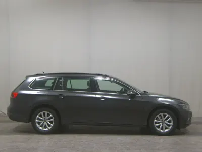 Gebraucht VW Passat Business 150 PS (110 kW) 2023 Mangangrau metallic Kombi