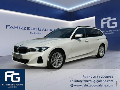 Mineralweiss metallic (metallic) Gebraucht 2023 BMW 318 Shadowline Kombi | 29.980 € (Etwas zu teuer)