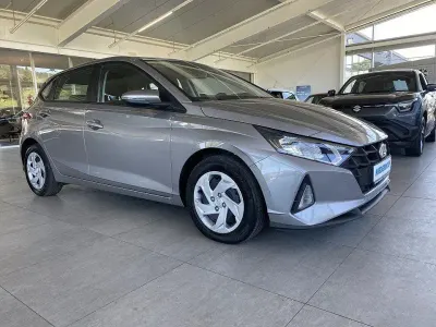 Gebraucht Hyundai i20 Select 84 PS (61 kW) 2022 Brass Kleinwagen