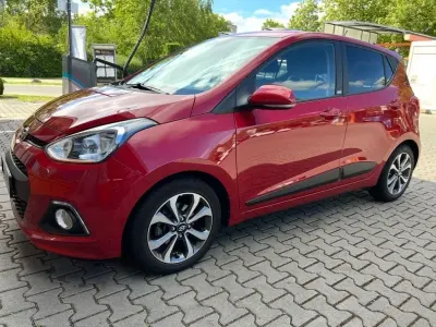Gebraucht Hyundai i10 Passion 67 PS (49 kW) 2016 Rot Kleinwagen