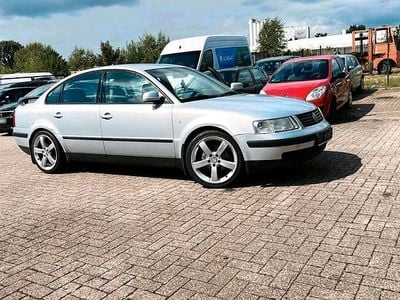 Gebraucht VW Passat 101 PS (74 kW) 1999 Silber Limousine