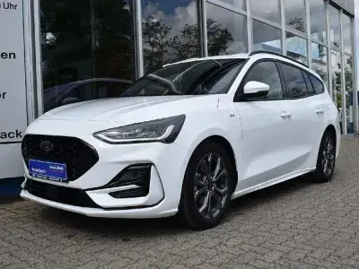 Używany Ford Focus ST-Line X 116 KM (85 kW) 2023 Biały Sedan/Limuzyna