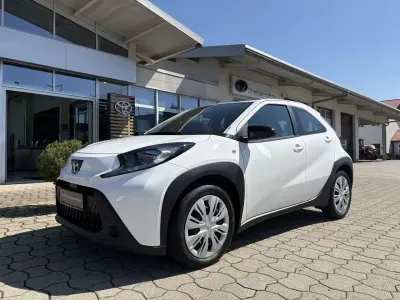 Gebraucht Toyota Aygo X Play 72 PS (52 kW) 2023 Schneeweiß SUV