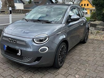 Begagnad Fiat 500e La Prima 86 kW (118 HK) 2022 Grå Cab