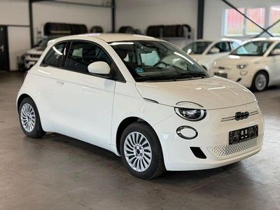 Begagnad Fiat 500e 86 kW (118 HK) 2023 Vit Sedan