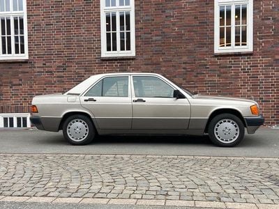 Gebraucht Mercedes 190 109 PS (80 kW) 1993 Silber Limousine