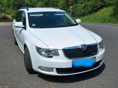 Gebraucht Skoda Superb 105 PS (77 kW) 2011 Weiß Kombi