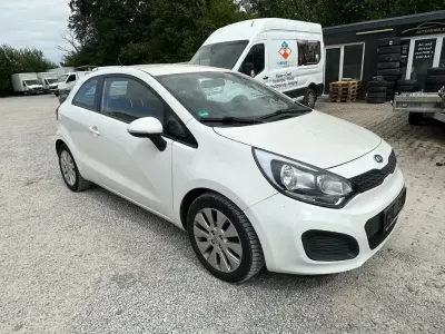 Gebraucht Kia Rio Edition 7 75 PS (55 kW) 2012 Weiß Kleinwagen