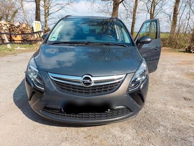 Grau Gebraucht 2015 Opel Zafira Van / Kleinbus | 6.500 €