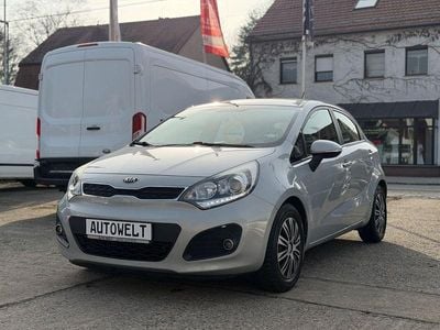 Gebraucht Kia Rio Spirit 109 PS (80 kW) 2012 Beige Kleinwagen