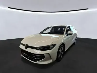 Gebraucht VW Passat 150 PS (110 kW) 2024 Weiß Kombi