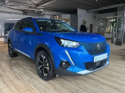 Gebraucht Peugeot e-2008 Active 100 kW (136 PS) 2021 Blau SUV