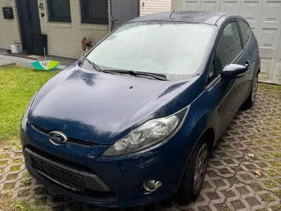 Gebraucht Ford Fiesta 80 PS (58 kW) 2012 Blau Kleinwagen