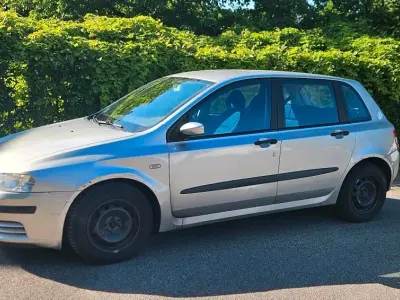 Gebraucht Fiat Stilo Active 80 PS (58 kW) 2002 Silber Kleinwagen
