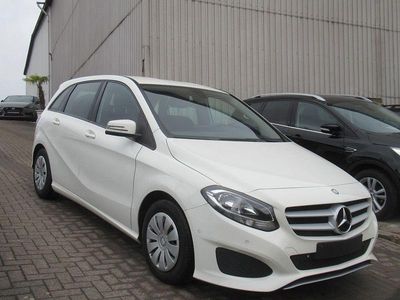 Gebraucht Mercedes B180 109 PS (80 kW) 2016 Weiß Van / Kleinbus