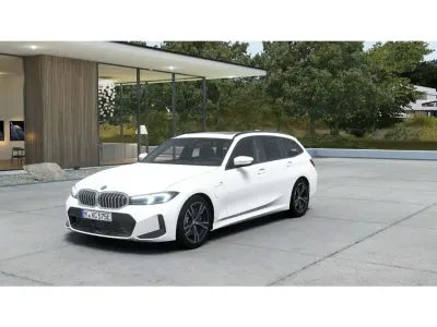 Gebraucht BMW 330e M Sport 292 PS (214 kW) 2025 Alpinweiss iii Kombi