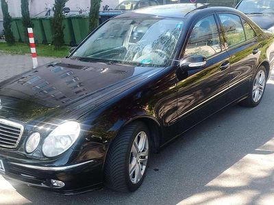 Gebraucht Mercedes E240 Avantgarde 177 PS (130 kW) 2002 Schwarz Limousine