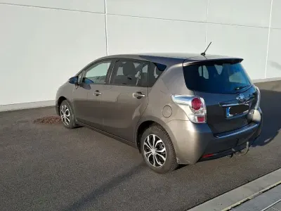 Gebraucht Toyota Verso Comfort 147 PS (108 kW) 2015 Grau Van / Kleinbus