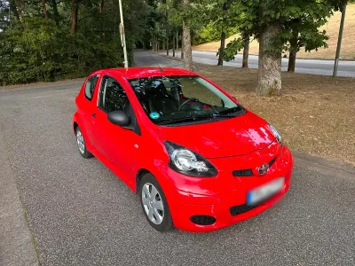 Gebraucht Toyota Aygo 70 PS (51 kW) 2009 Rot Kleinwagen