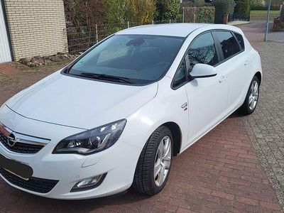 Usata Opel Astra 140 CV (102 kW) 2012 Bianco Berlina