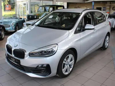Gebraucht BMW 218 Advantage 140 PS (102 kW) 2019 Glaciersilber metallic Van / Kleinbus