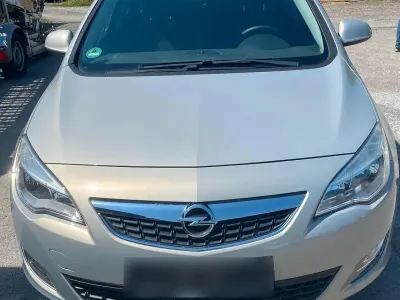 Gebraucht Opel Astra Edition 101 PS (74 kW) 2009 Silber Kombi