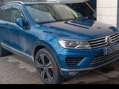 Gebraucht VW Touareg Exclusive 262 PS (192 kW) 2015 Blau SUV