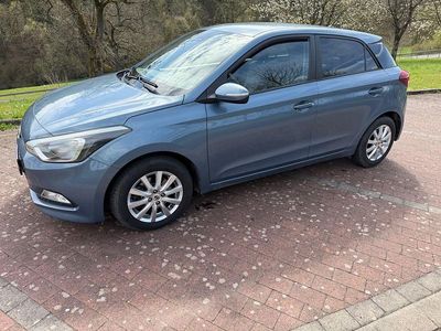 Gebraucht Hyundai i20 Classic 90 PS (66 kW) 2016 Blau Kleinwagen